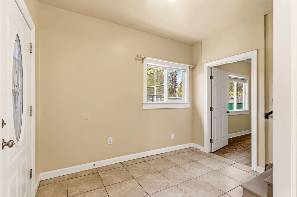 Newly Remodeled 4-Bedroom Oakland Duplex with Gated Parking