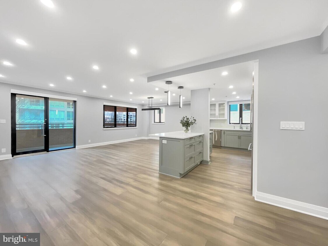 Foto principal - 4801 Hampden Ln
