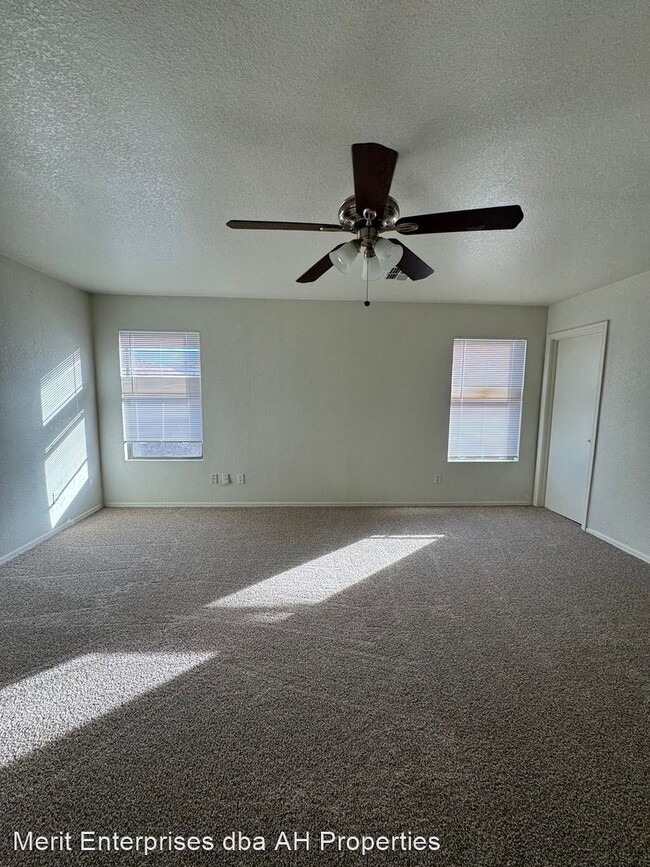 Foto del edificio - 4 br, 2 bath House - 9633 W KINGMAN ST
