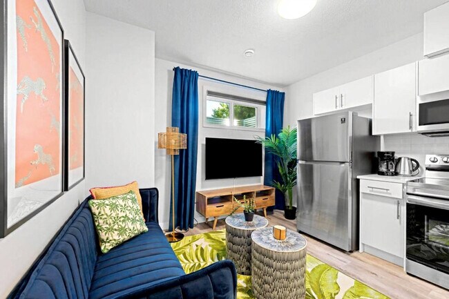 Photo du bâtiment - 15803-15897 97 Ave NW