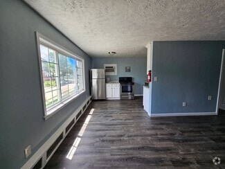 Building Photo - 640 Highland Pl