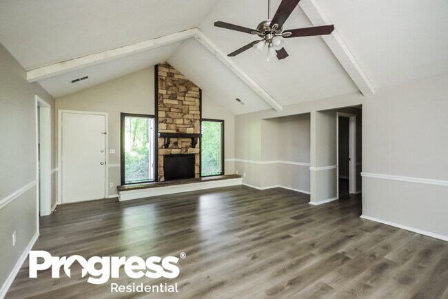 Foto del edificio - 6766 Browns Mill Lake Rd