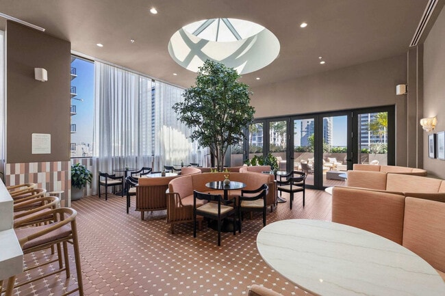 Foto del edificio - 11 NE 6th St