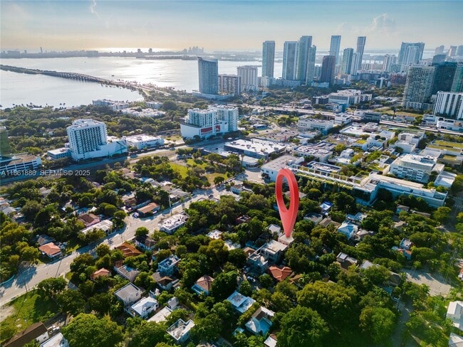 Foto del edificio - 143 NE 43rd St