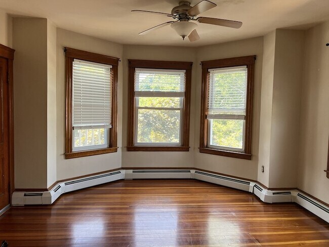 Foto del edificio - 179-181 Grove Street Unit 3