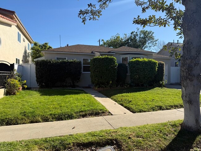 Foto del edificio - 12106 Clarkson Rd