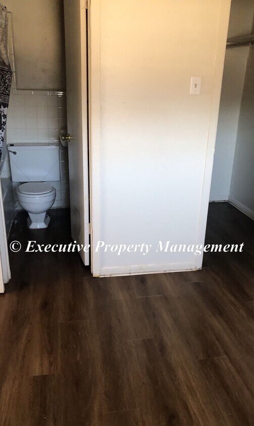 Building Photo - 406 Sunset Ln