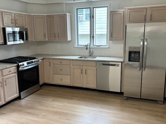 Foto principal - 24 Oakwood Ave.