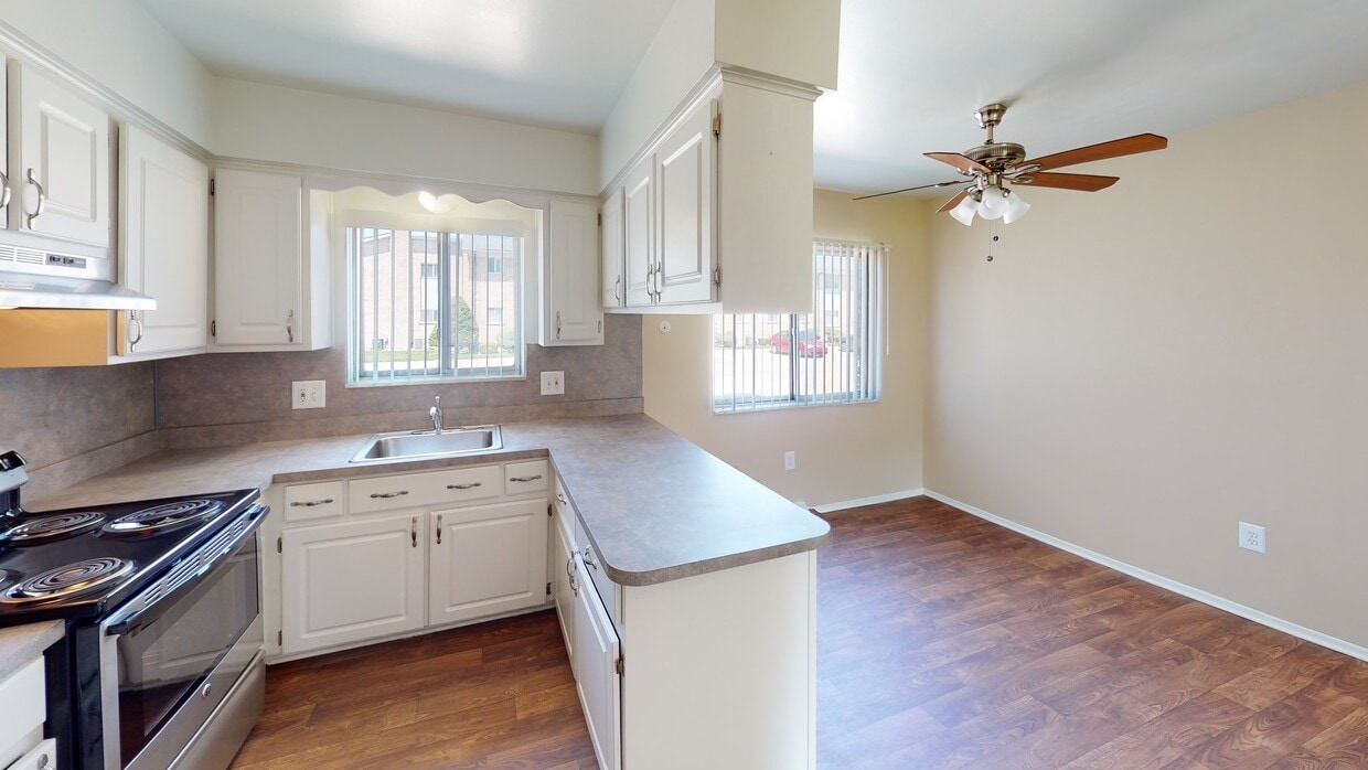 Kitchen & Dining - Rivercrest Apartments