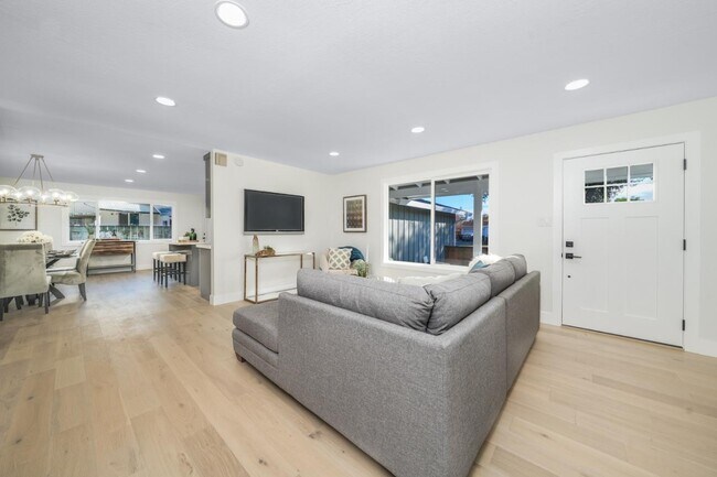 Foto del edificio - 1671 Nightingale Ave