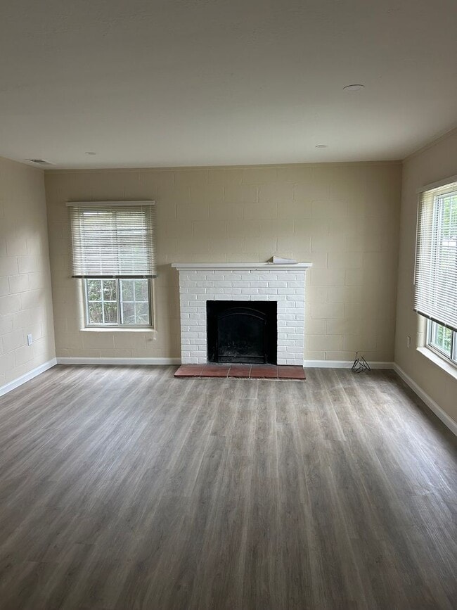 Foto del edificio - Adorable home in San Carlos with large yard
