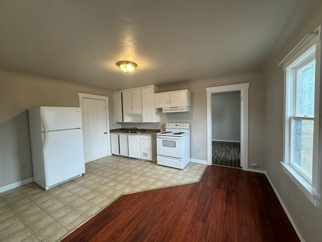 Building Photo - Non-Refundable & Security Deposit Total: $...