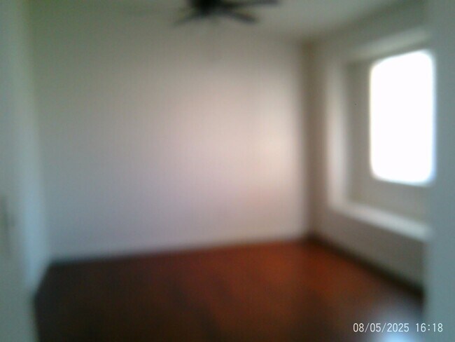 Foto del edificio - OILDALE CUTIE !!! SPECIAL $2625.00 MOVES Y...