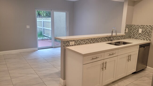 Kitchen /den - 7338 NW 75th St