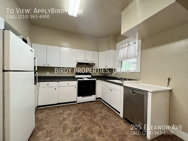 Building Photo - **2 Bed, 1 Bath Home Located Near the San ...