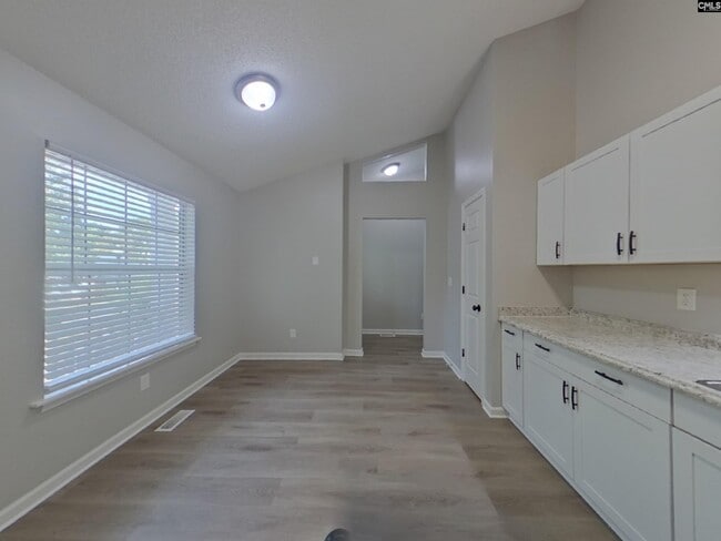 Building Photo - 12 Red Cedar Dr