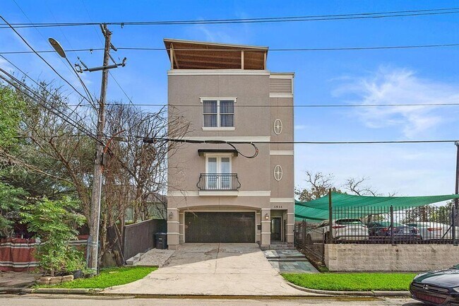 Building Photo - 1531 Hazel St