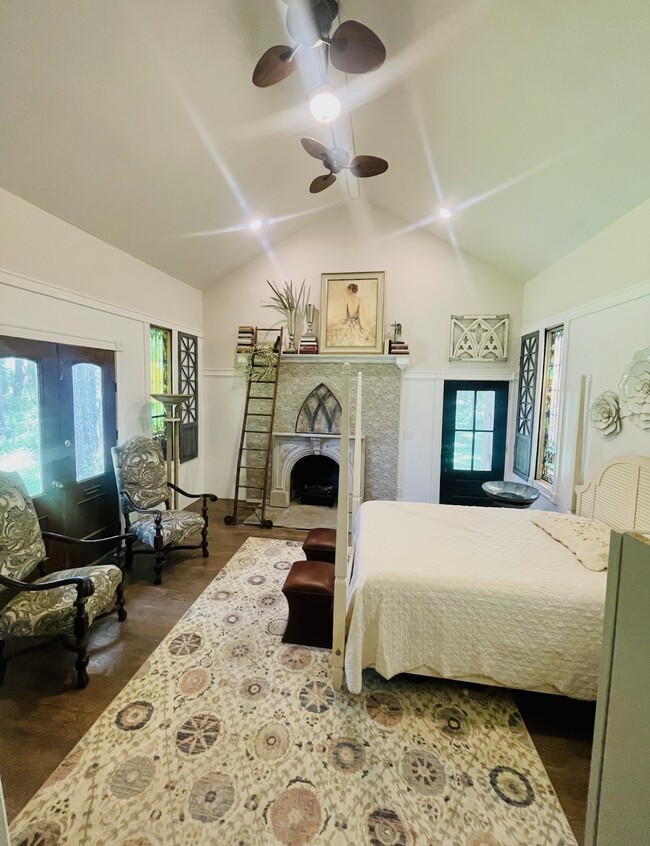 Historic Designer Suite - 2421 Troy Schenectady Rd