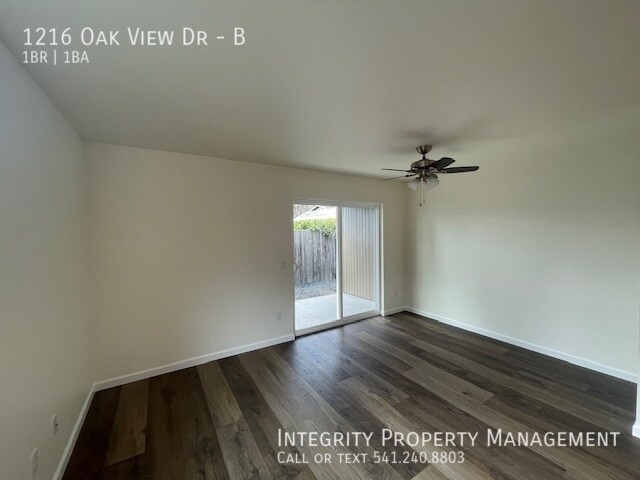 Building Photo - 1216 Oak View Dr
