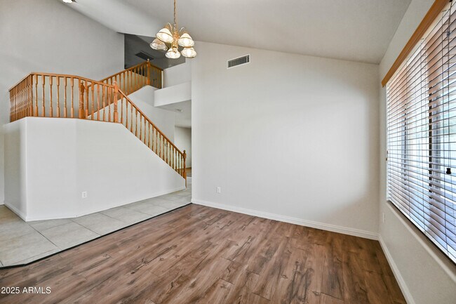 Building Photo - 11237 W Davis Ln