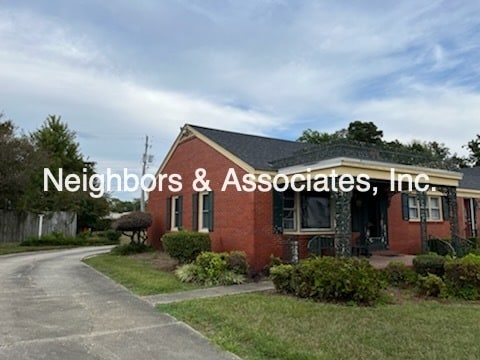 Foto principal - 305 E Parrish Dr