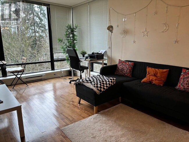 Photo du bâtiment - 9133-9133 Hemlock Dr