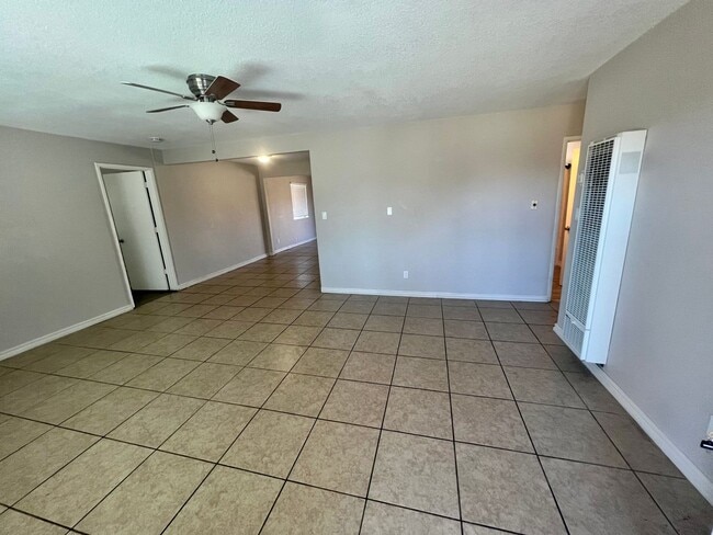 Building Photo - 6565 Mojave Ave