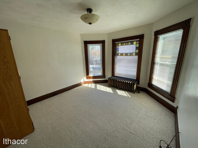 Foto del edificio - 4 br, 2 bath House - 13 Harrington Ave