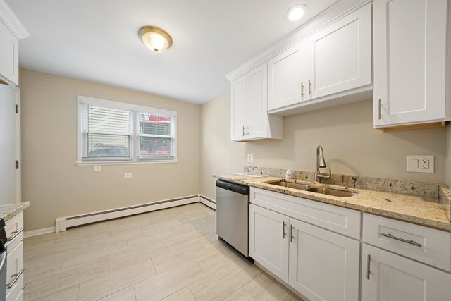 Kitchen - 2060 W Chase Ave