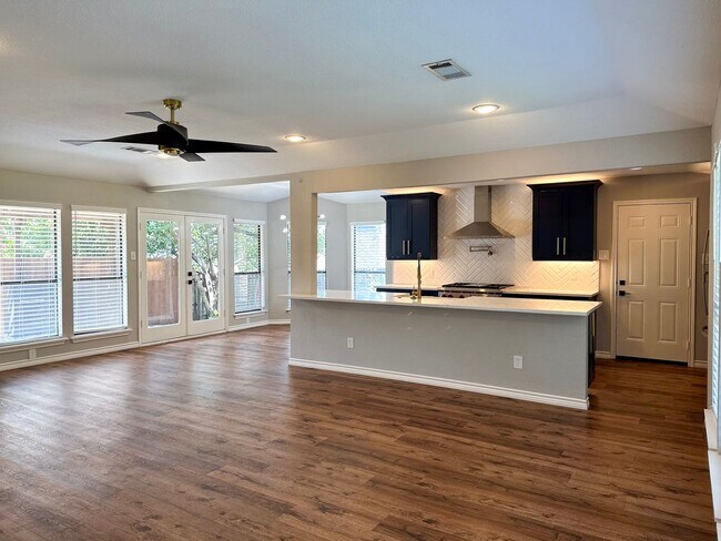 Foto del edificio - 3 Bed / 2 Bath / 2 Car Gargae / Pool