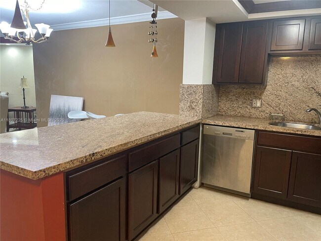 Foto del edificio - 3900 N Hills Dr