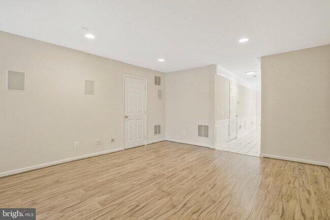 Foto del edificio - 6340 Walking Ln