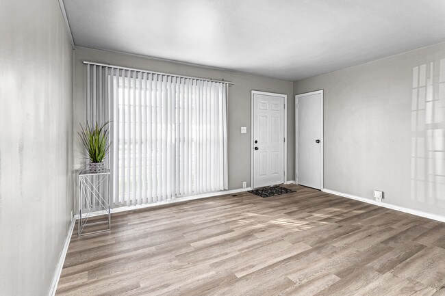 Foto del edificio - 783 Farragut Ave