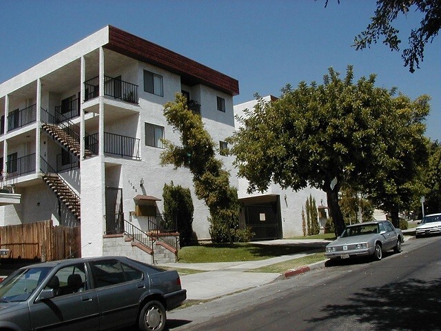 Primary Photo - 1163 Justin Ave