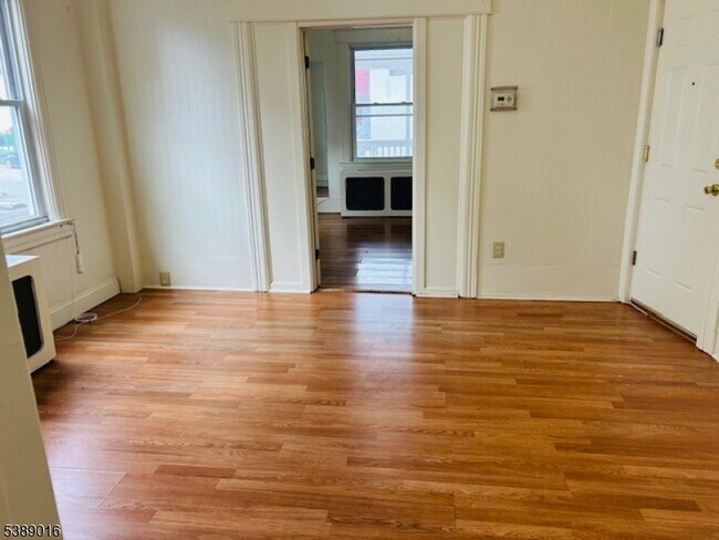 Foto del edificio - 76 Belmont Ave