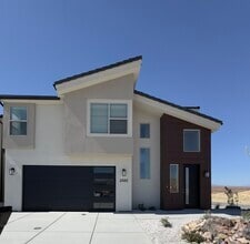 Building Photo - 2383 E Capone Ln