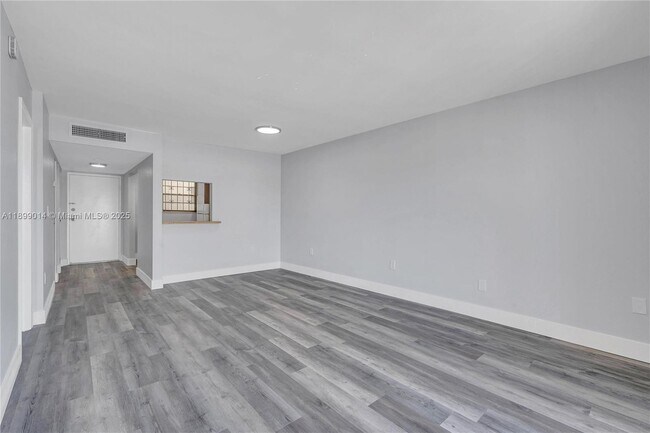 Foto del edificio - 16750 NE 10th Ave