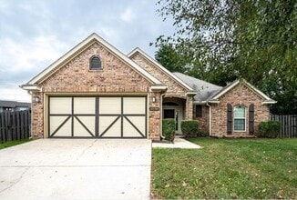 Building Photo - 1536 N Oakhaven Pl