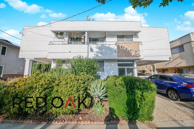 Building Photo - ~1 Month FREE~ + LOW DEPOSIT! Spacious One...