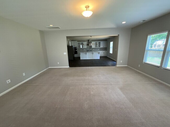 Foto del edificio - Everything You Need...4 Bedroom 2.5  Bath ...