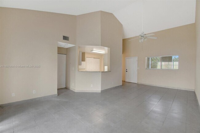 Foto del edificio - 3453 NW 44th St