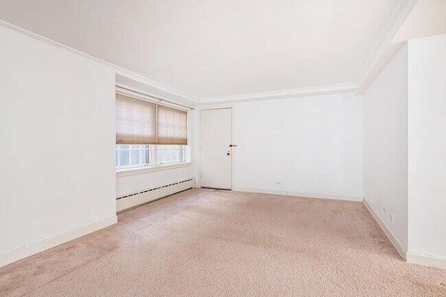 Building Photo - 1404 Hinman Ave