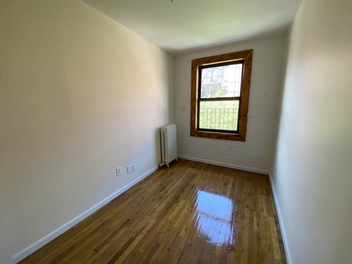 Foto principal - 536 E 5th St