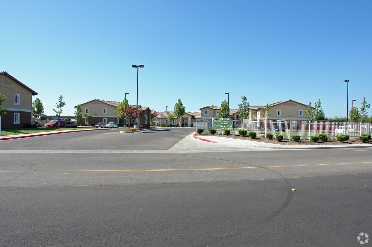 Tuolumme Village Apartments Apartments in Parlier, CA