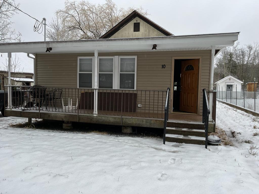 Primary Photo - 12 Maple St