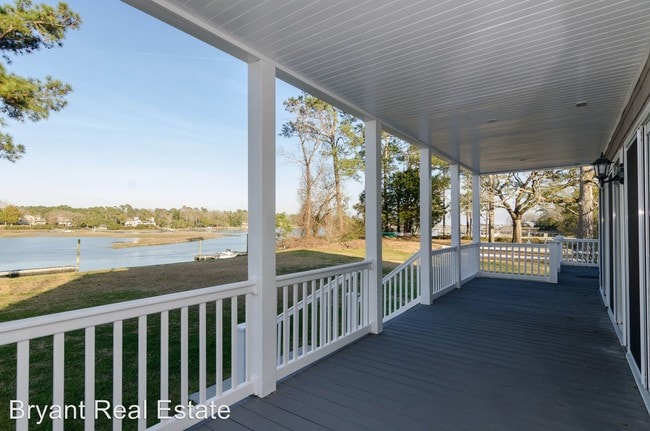 Building Photo - 4 br, 3.5 bath House - 7522 Dunbar Road