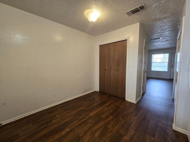 Building Photo - 1309 Quail Cir