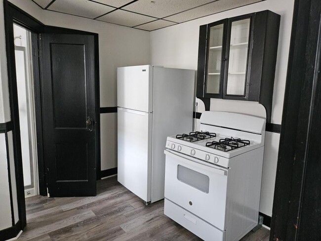 Building Photo - 949 Maple Ave