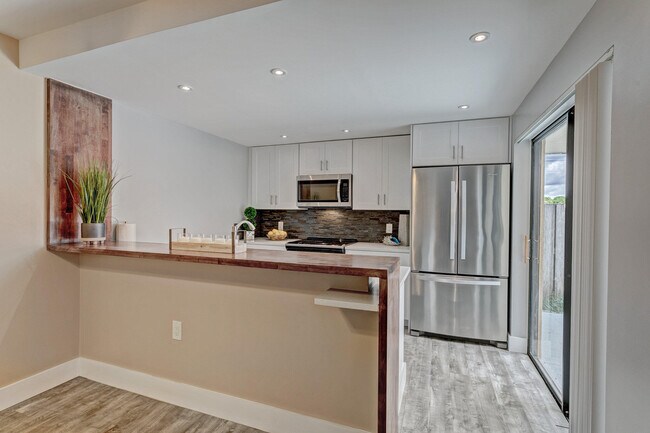 Building Photo - 1601 16th Way
