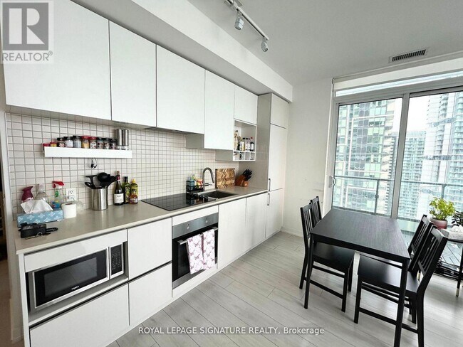 Photo du bâtiment - 950 Portage Pkwy